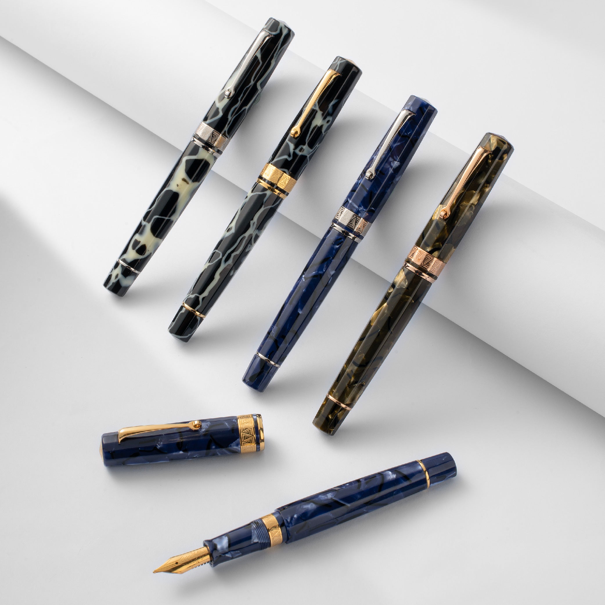 OMAS Paragon Saft Green Rose Gold Trim Fountain Pen
