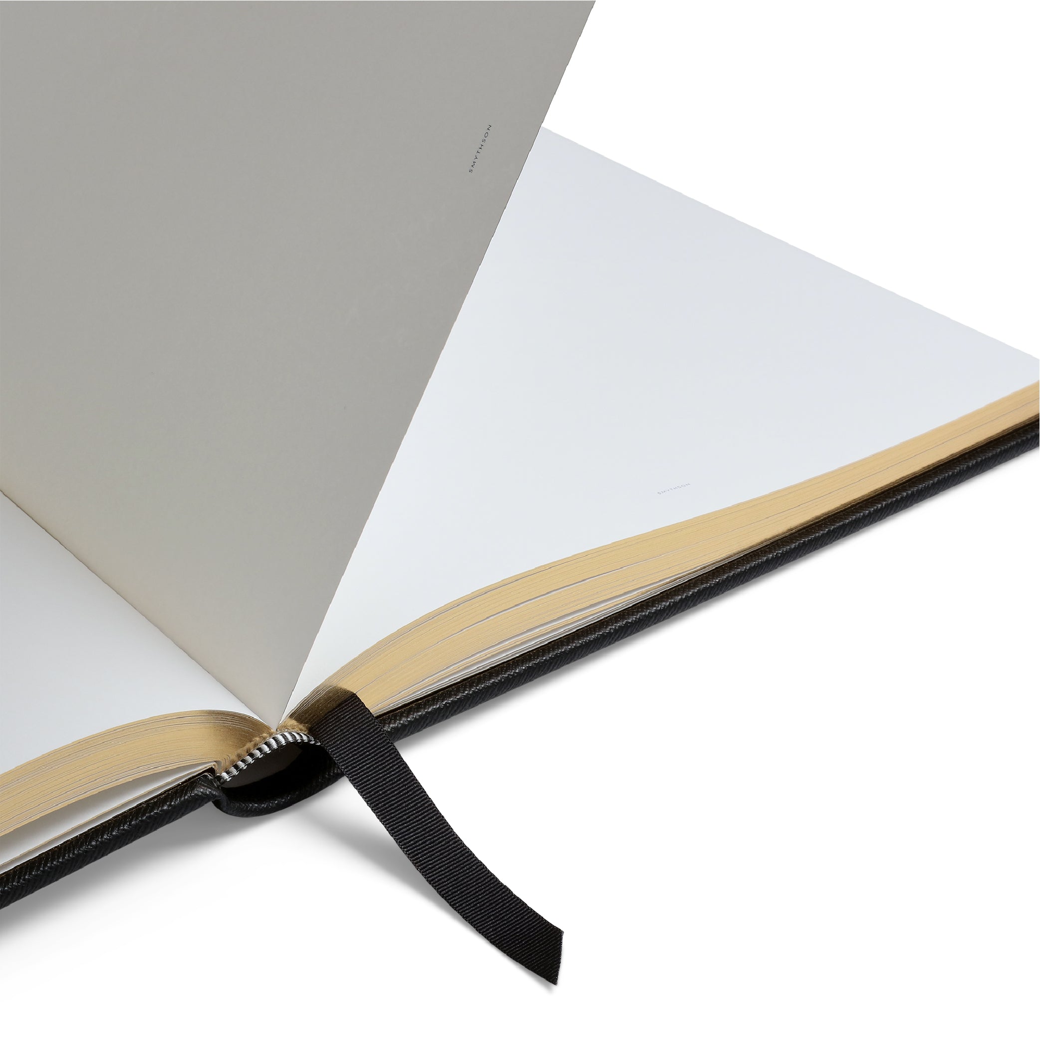 SMYTHSON_Large Visitors Book in Black Panama_Paper Detail