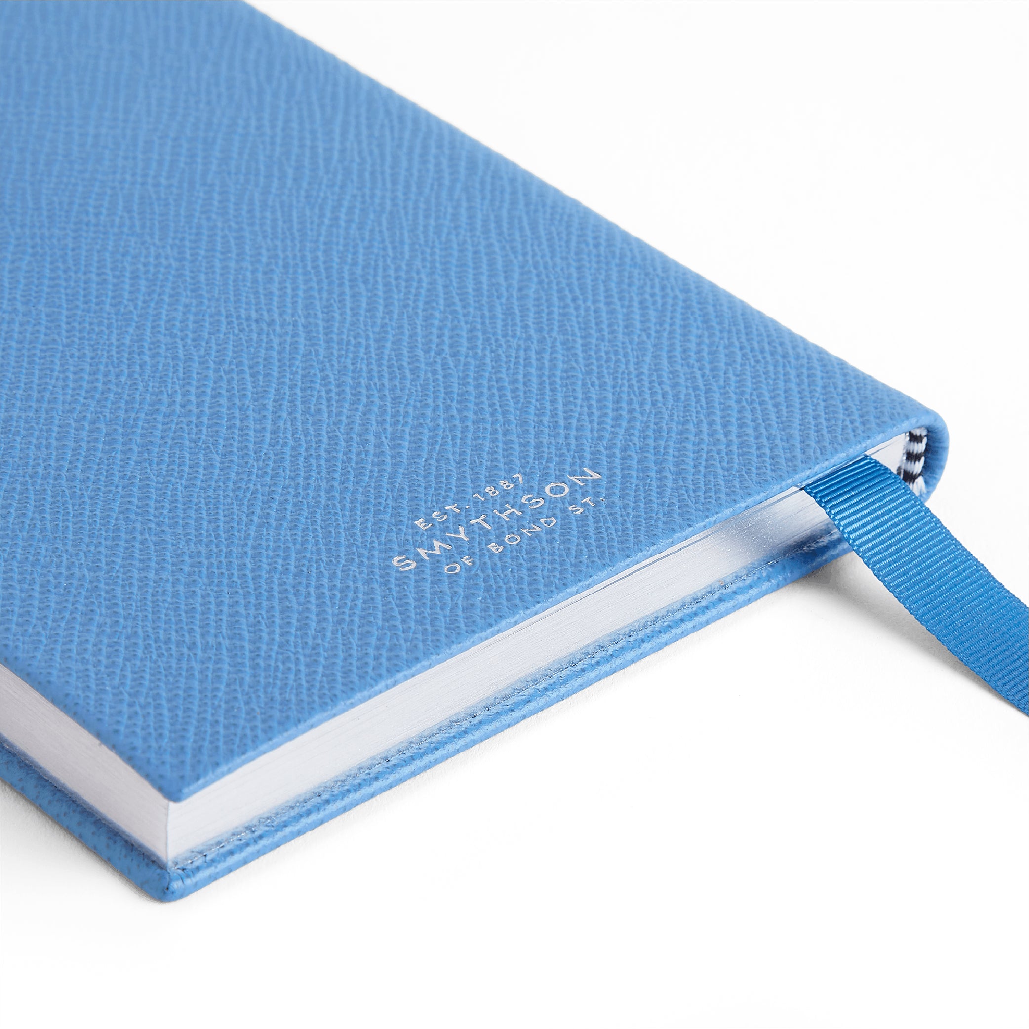 SMYTHSON_Lemon Chelsea Notebook in Nile Blue Panama_Leather Detail