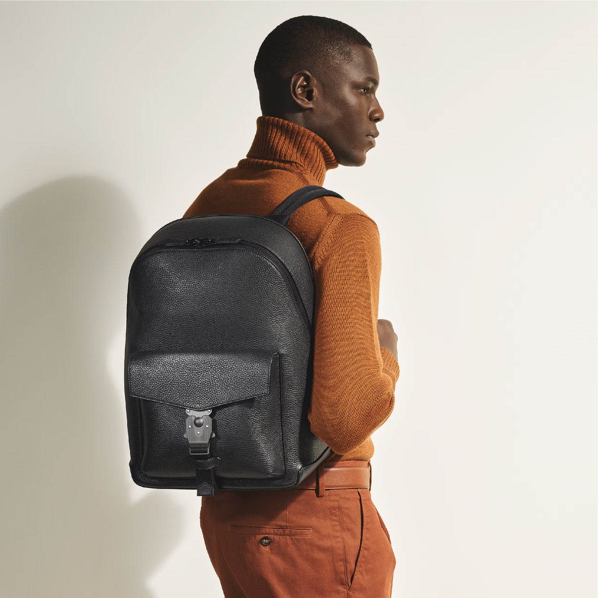 Grain Black Backpack With M-Lock 4810 Buckle