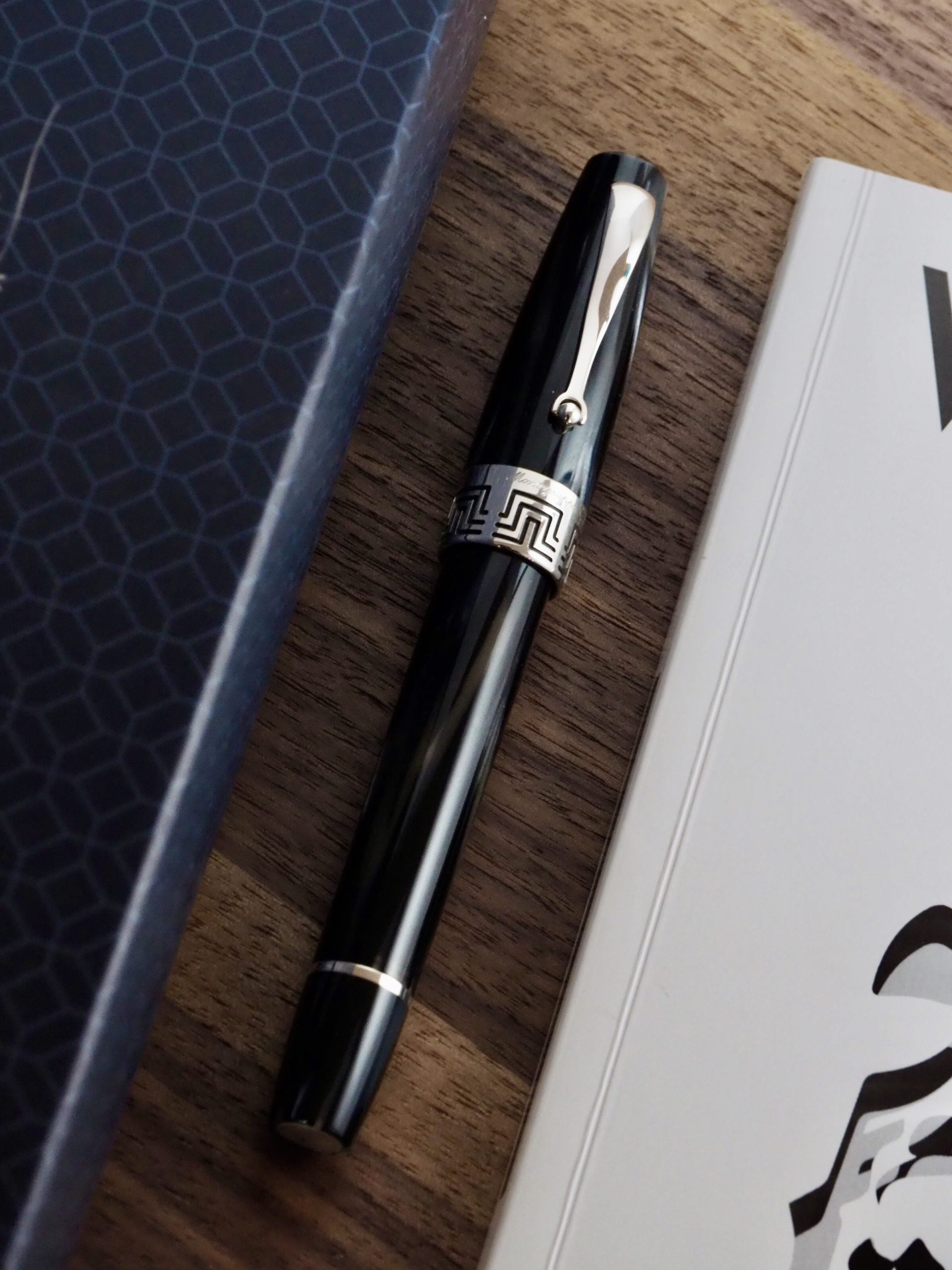 Extra 1930 Black & White Fountain Pen
