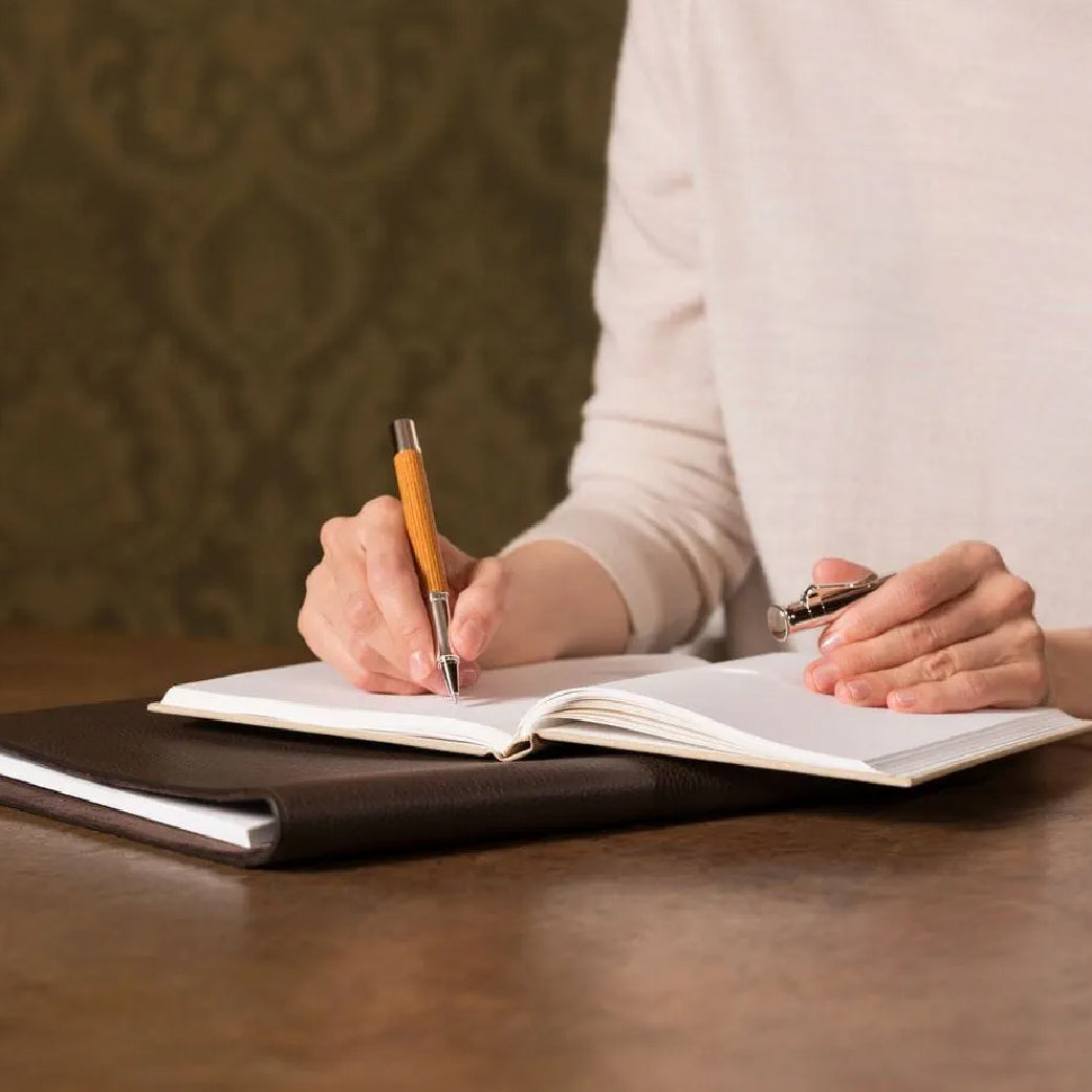 GRAF VON FABER-CASTELL_Classic Pernambuco Rollerball_Lifestyle Picture