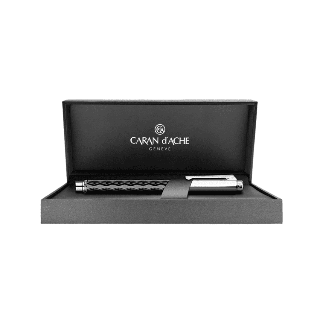 Varius Ceramic Black Fountain Pen