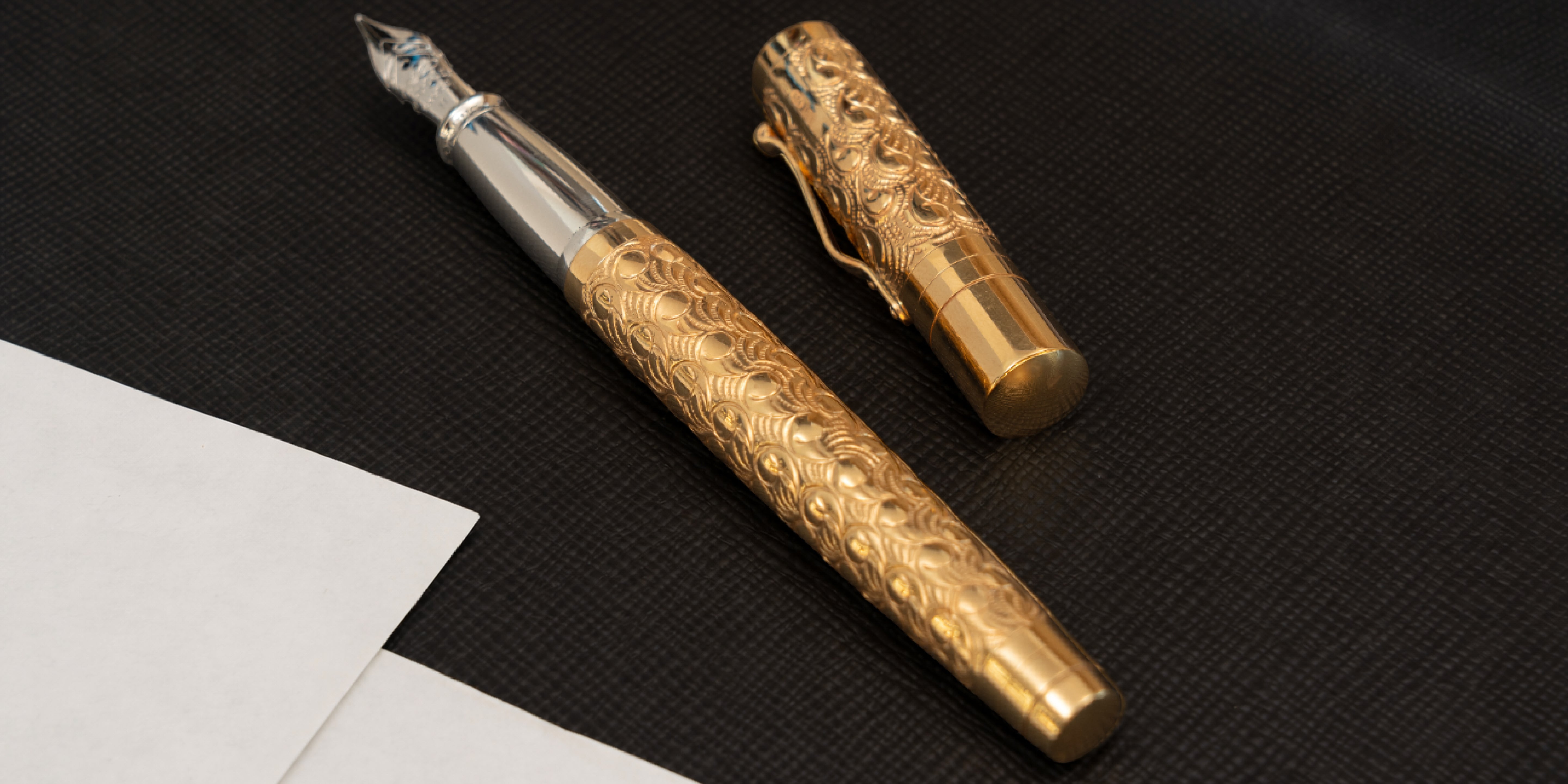 YARD O LED_Viceroy Grand Victorian Gold Fountain Pen_News Page Closing Picture Desktop