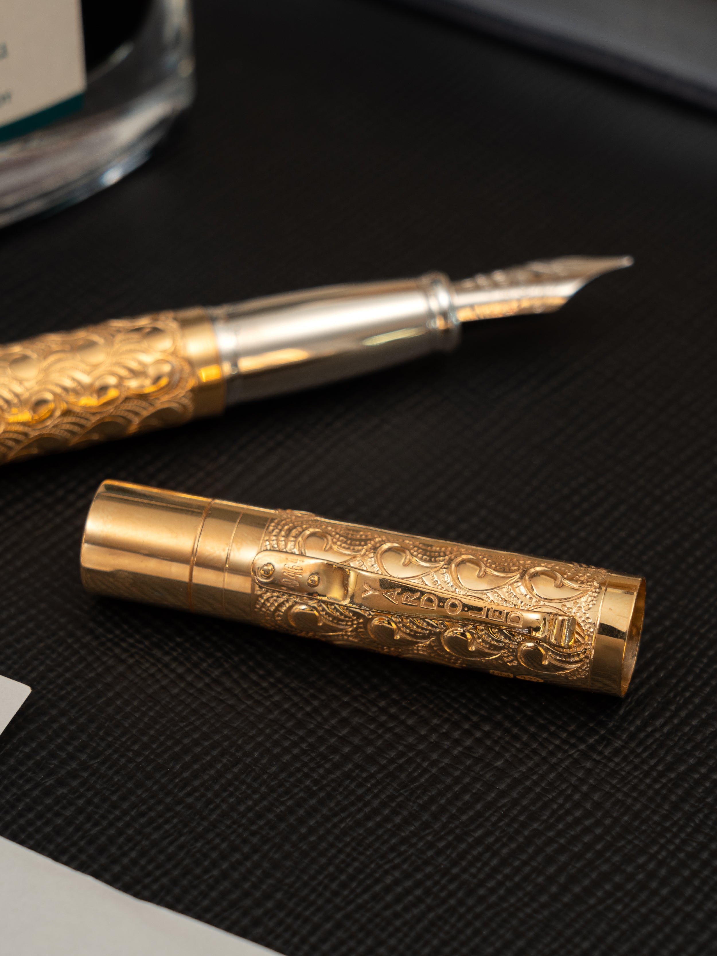 YARD O LED_Viceroy Grand Victorian Gold Fountain Pen_News Page Cap Detail